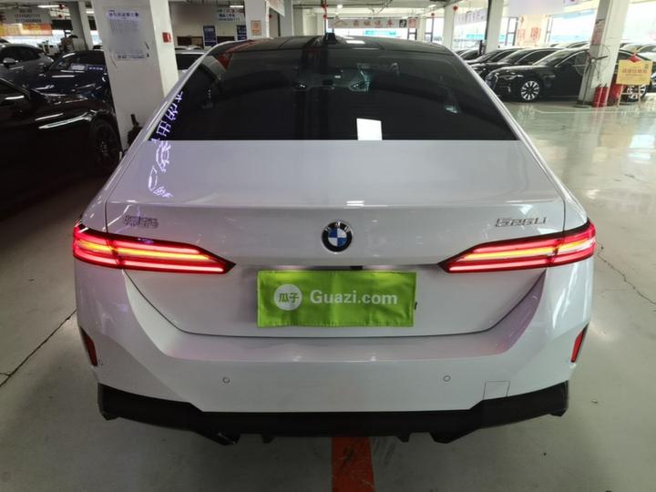 5 Series 2025 525Li M Sport Package photo 3