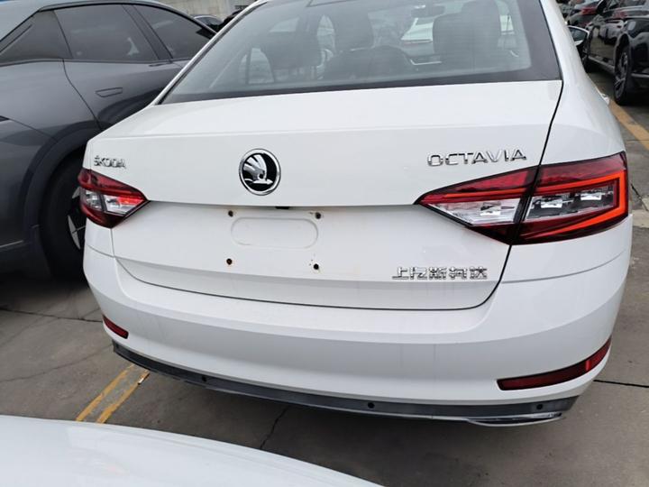 Octavia 2018 1.6L AT Luxury photo 3
