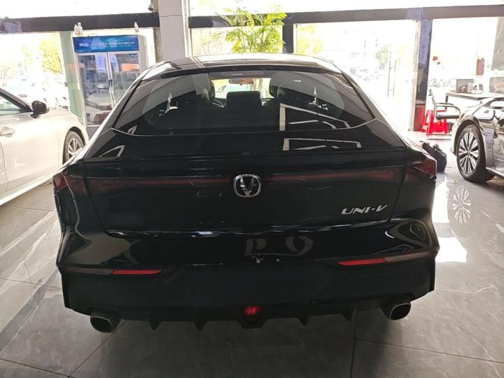 UNI-V 2022 1.5T Premium photo 5