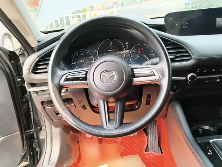 3 Axela 2021 1.5L AT photo 6