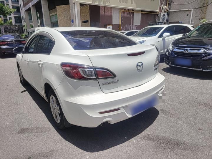 3 2015 Sedan 1.6L AT Elite photo 4