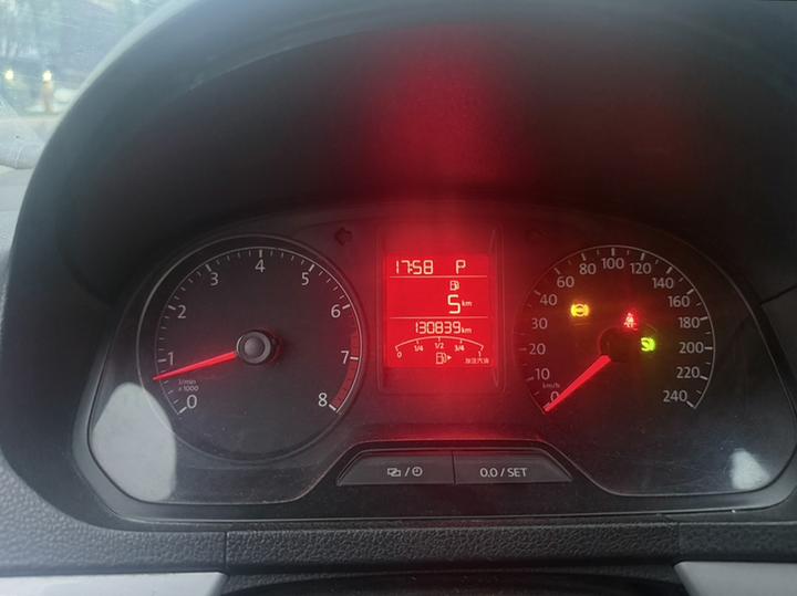 2015 1.6L AT Comfort photo 8