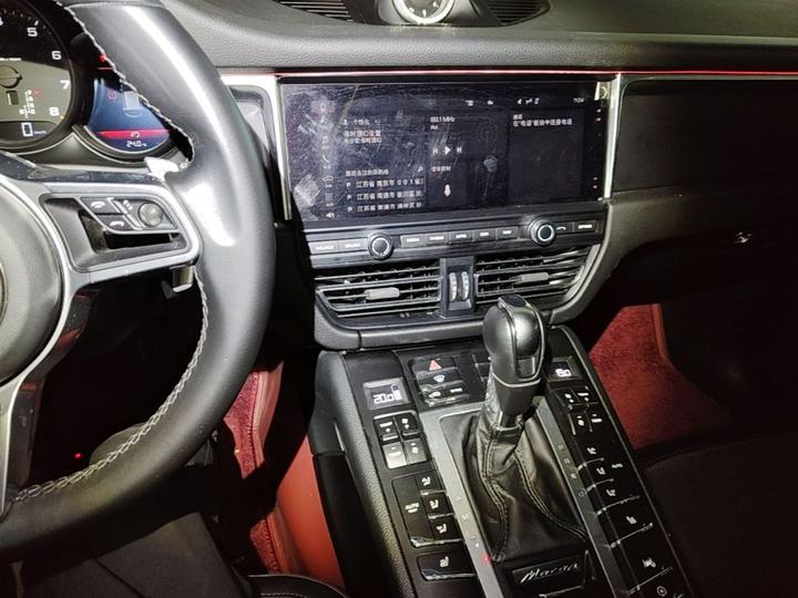 2018 Macan 2.0T photo 8