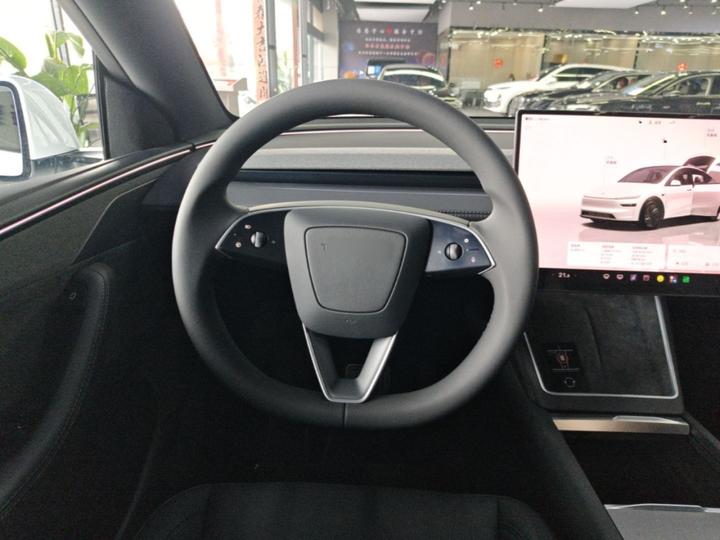 Model Y 2026 Long Range AWD photo 2