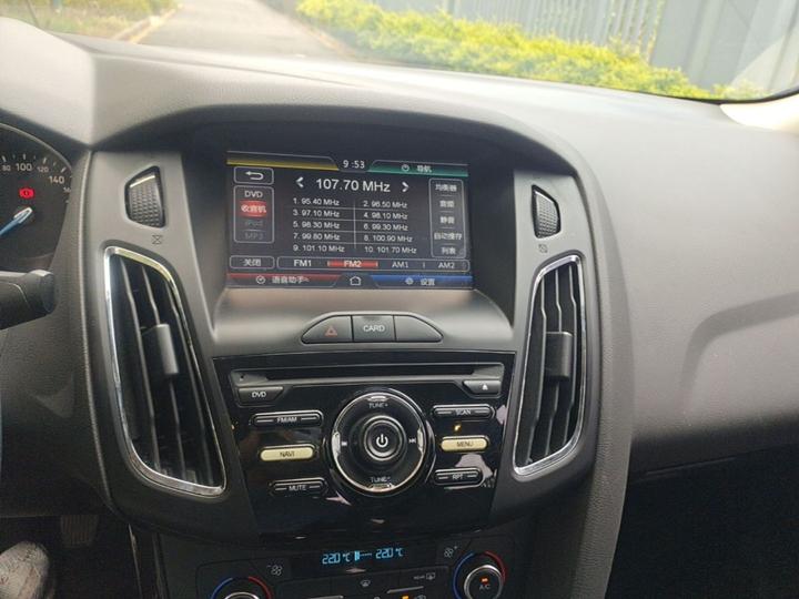 Focus 2015 Sedan EcoBoost 125 MT photo 8