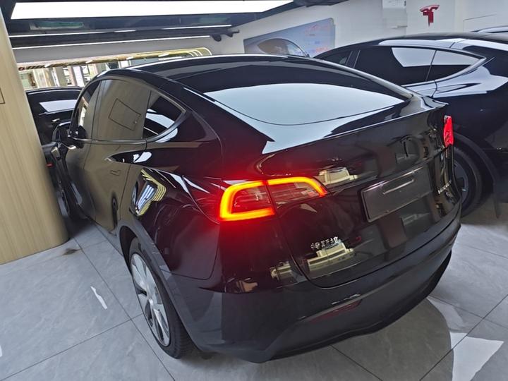 Model Y 2022 Facelift RWD photo 4