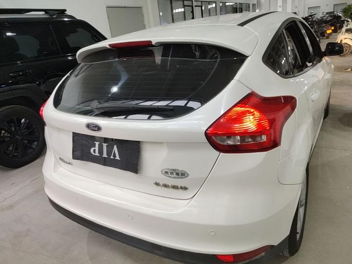 Focus 2015 Hatchback 1.6L AT Comfort photo 3