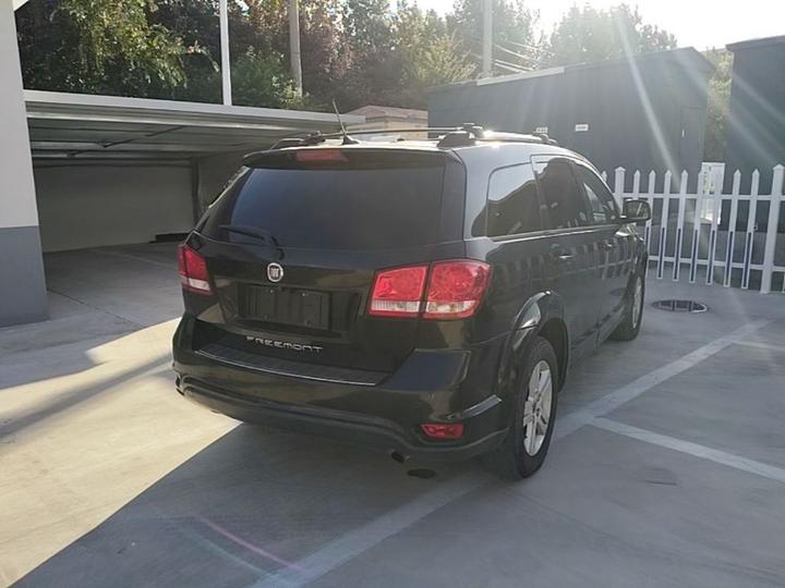 Fiat 2012 2.4L Luxury photo 4