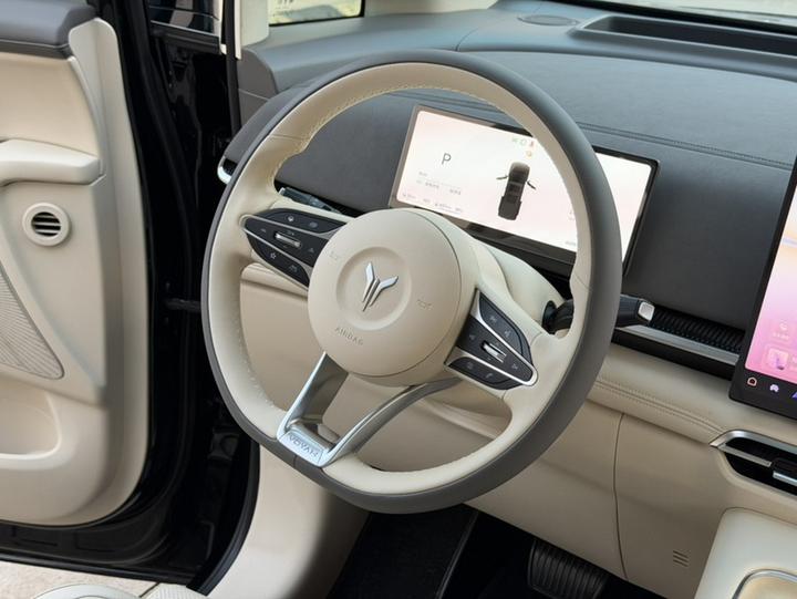 Voyah Dreamer 2025 PHEV AWD Premium photo 2