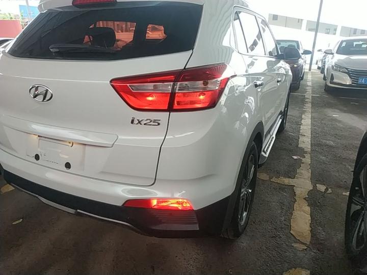 ix25 2015 1.6L AT RWD Smart GLS photo 7
