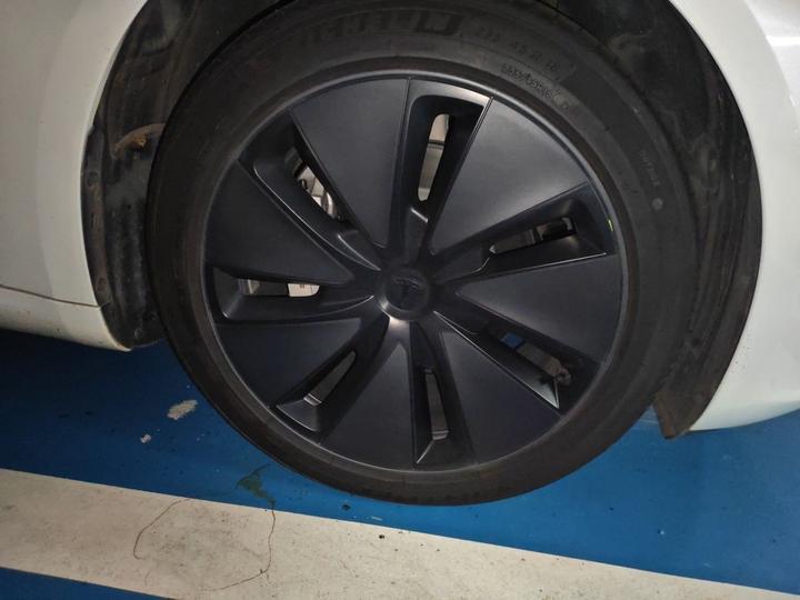 Model 3 2023 RWD photo 8