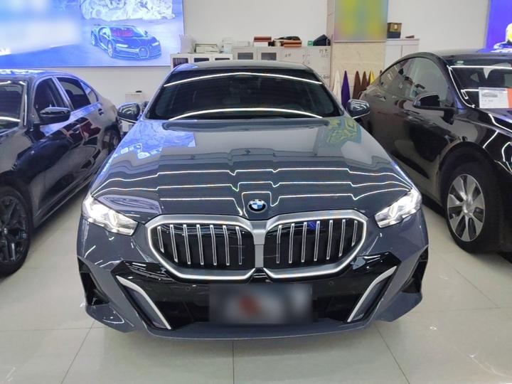 5 Series 2024 525Li M Sport Package photo 2