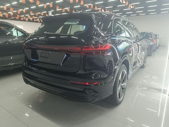 Q5 e-tron 2023 40 e-tron Starlight photo 4