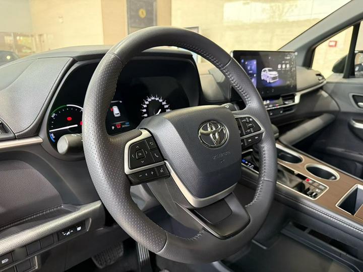 Sienna 2024 2.5L Hybrid Luxury photo 6