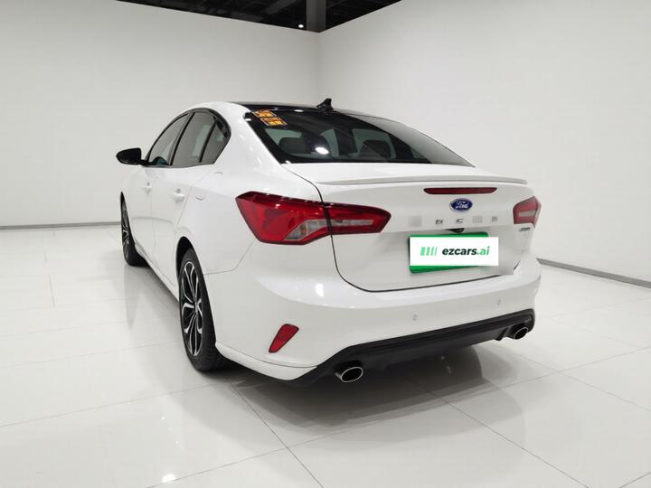 Focus 2020 Sedan EcoBoost 180 AT ST Line photo 4