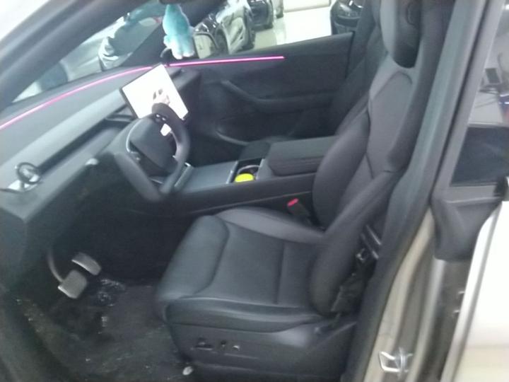 Model Y L 2025 Long Range AWD photo 6