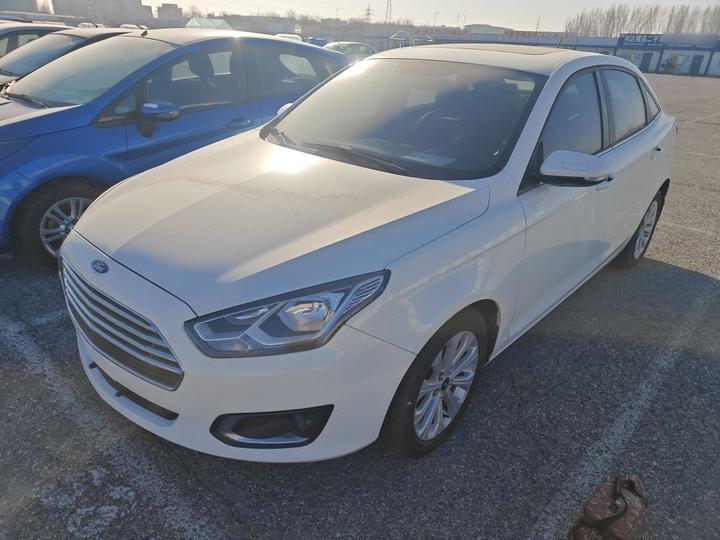 Escort 2015 1.5L MT Fashion