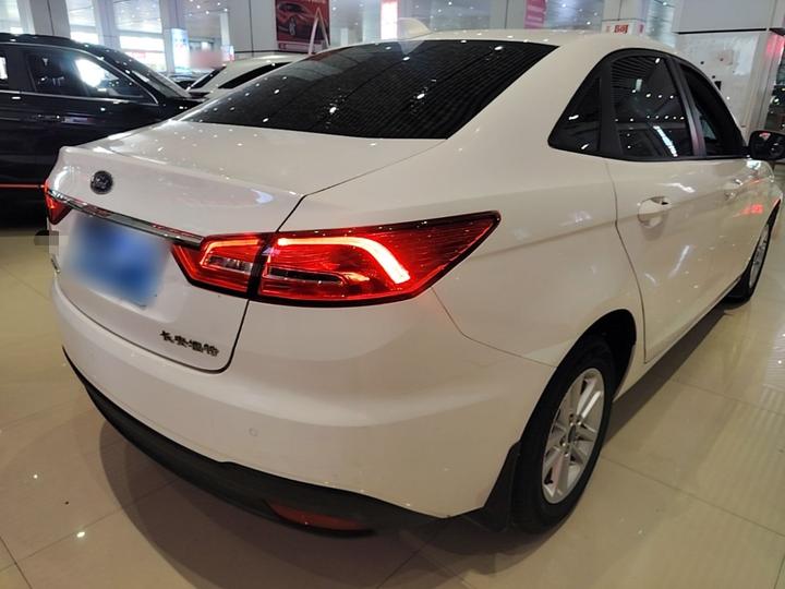 Escort 2019 Facelift 1.5L AT China VI photo 6