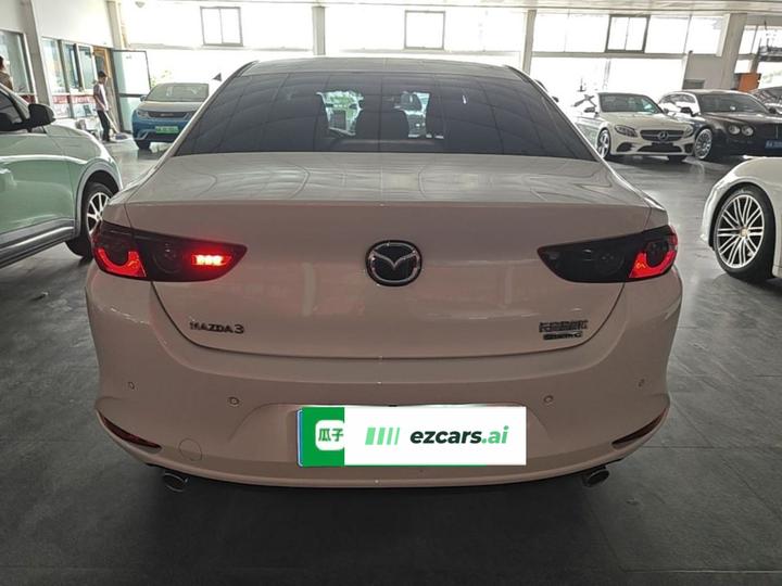 3 Axela 2023 2.0L AT photo 5