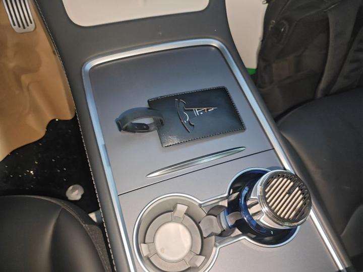 Model Y 2024 RWD photo 8