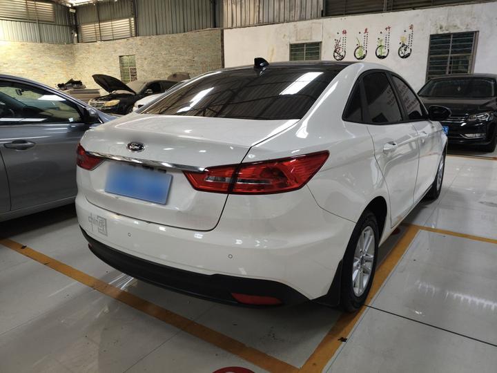 Escort 2019 Facelift 1.5L AT China VI photo 6
