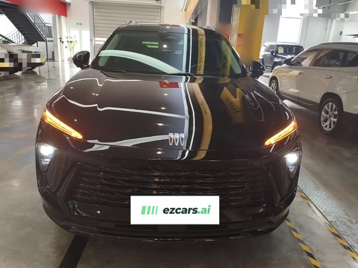 2025 Envision Plus 28T RWD photo 2