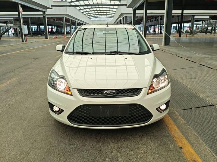 Focus 2013 Hatchback Classic 1.8L AT Anniversary Edition photo 2