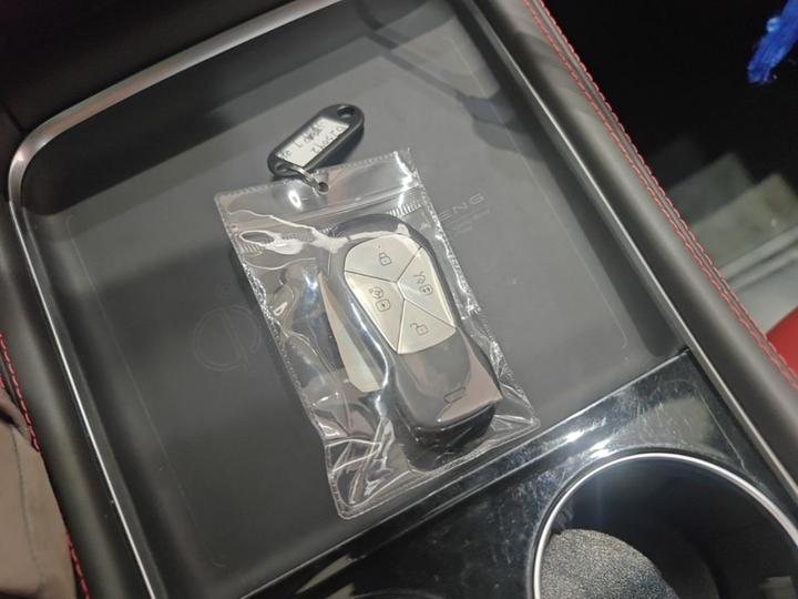 P7 2023 P7i 702 Pro photo 8