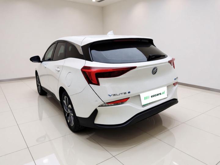 6 2022 PHEV photo 4