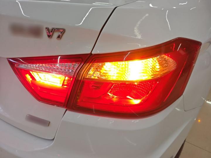Alsvin V7 2015 1.6L AT IV photo 7