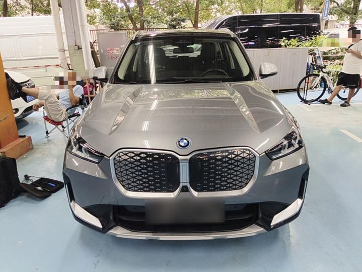 iX1 2023 xDrive30L X Design Package photo 2