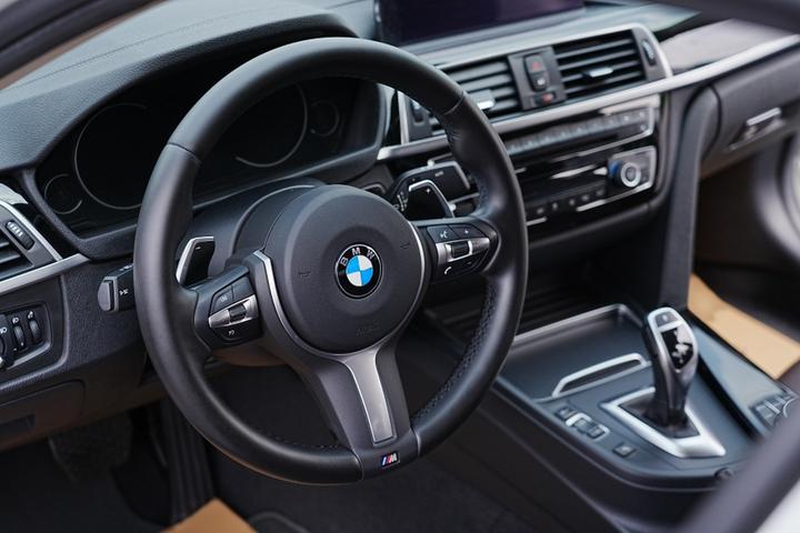 3 Series 2018 320Li Leading M Sport Package photo 2