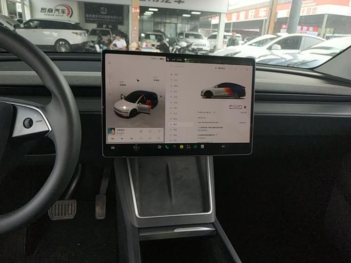 Model Y 2025 RWD photo 8