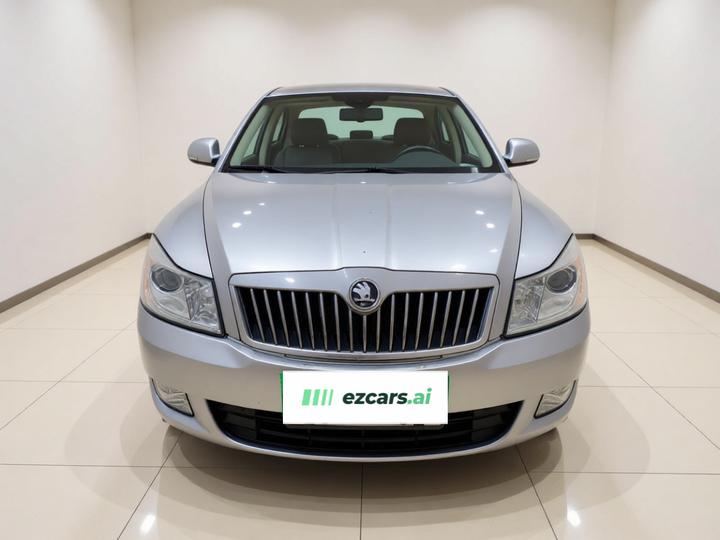 Octavia 2015 Classic 1.6L MT photo 2