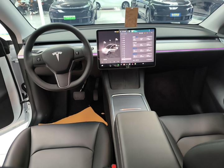 Model Y 2024 RWD photo 5