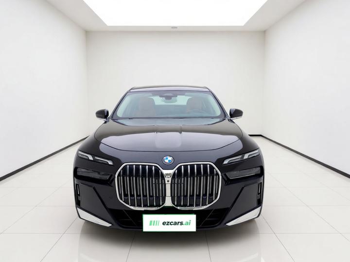 7 Series 2023 735Li M Sport Package photo 2