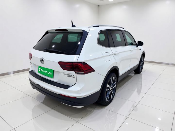Tiguan L 2017 380TSI AT AWD Luxury photo 6