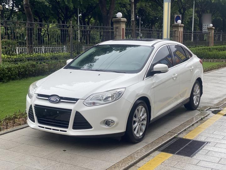 Focus 2012 Sedan 1.6L AT Premium