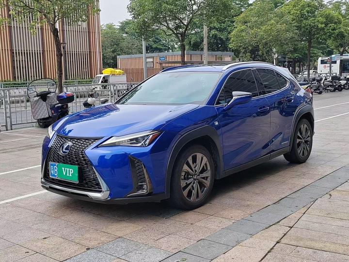 UX 2019 260h F SPORT China VI
