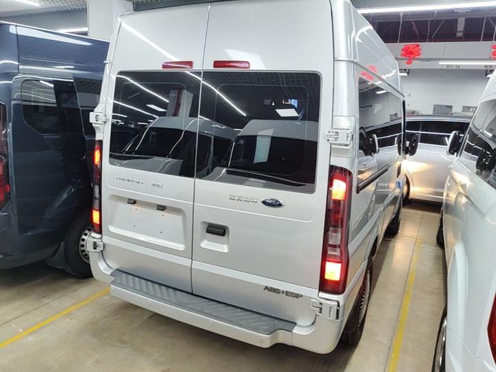 Transit 2021 2.2T AT Pro Short Wheelbase 6-Seater China VI photo 4