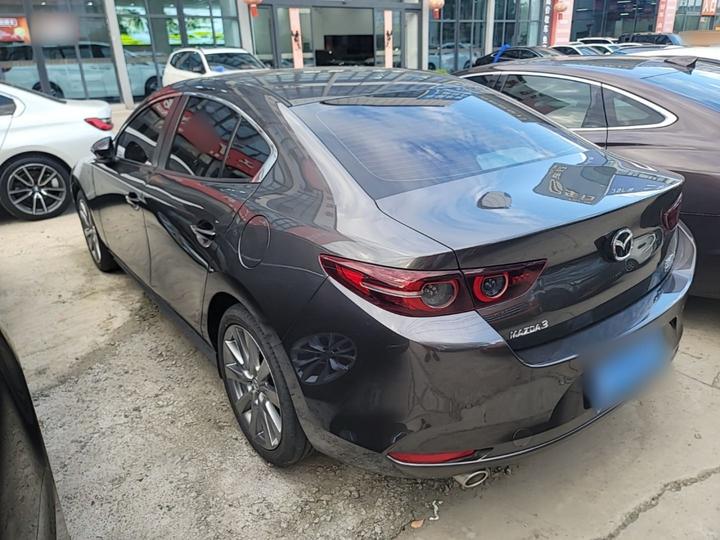 3 Axela 2023 2.0L AT photo 4