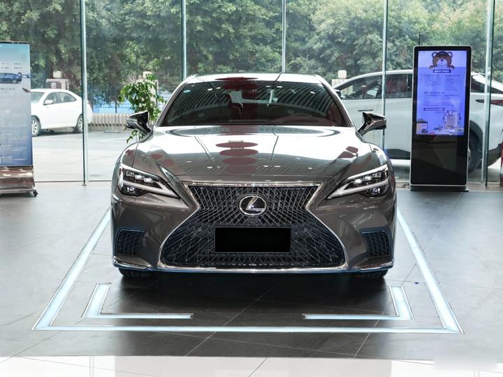 LS 2024 500h Excellence photo 2