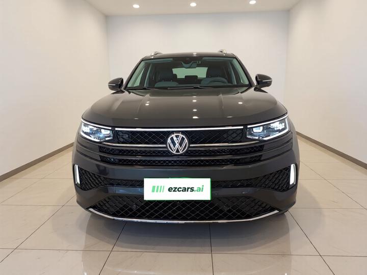 2024 Facelift 380TSI AWD R-Line photo 2