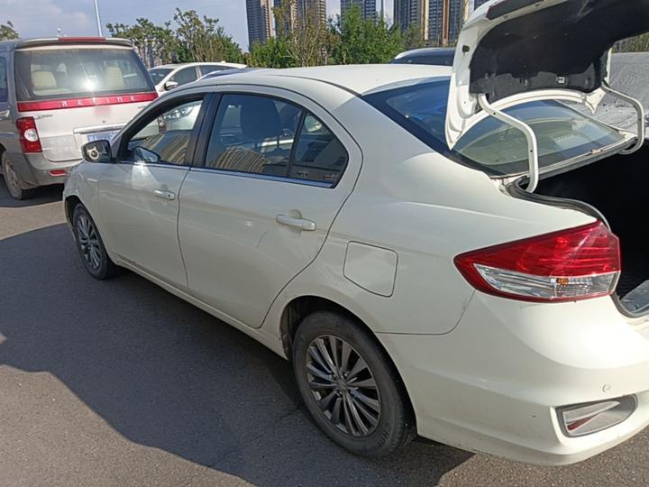 2015 1.6L MT photo 4