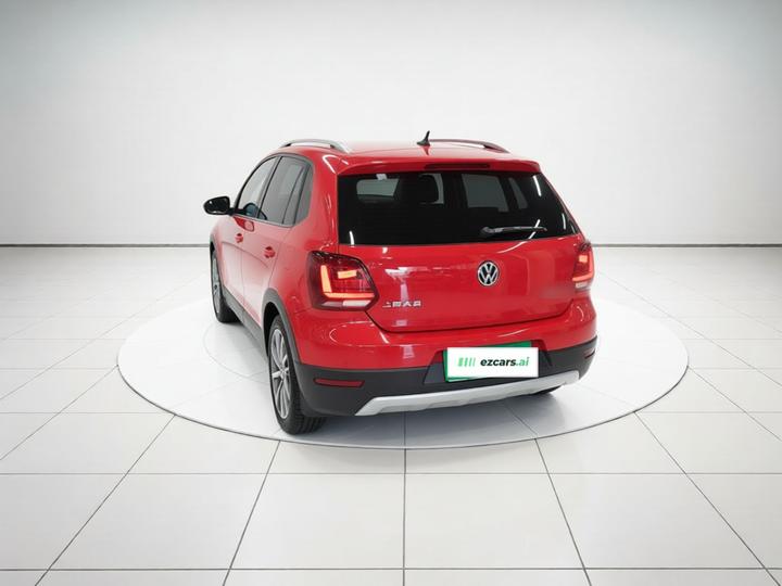 2014 1.6L Cross Polo AT photo 5