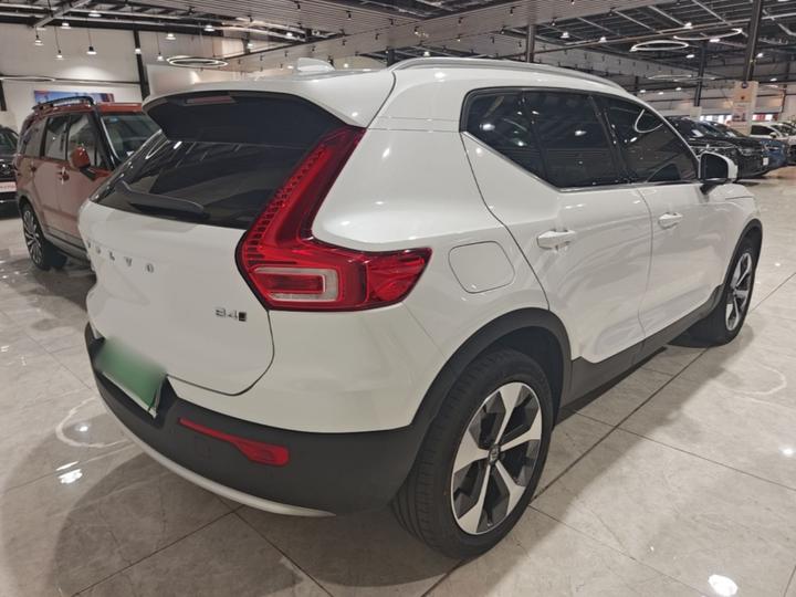 XC40 2023 B4 AWD Luxury photo 4
