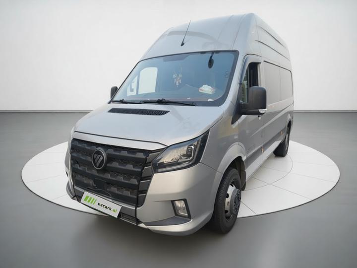 View 2024 2.5T MT Extended High Roof 3-Seater