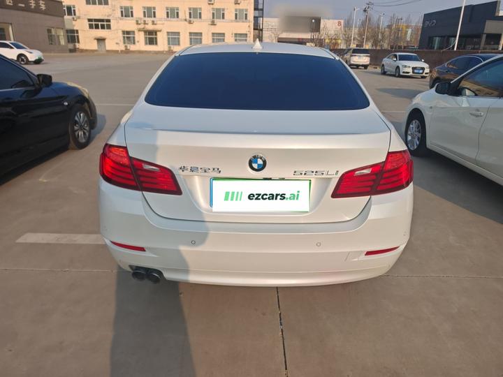 5 Series 2014 520Li photo 3
