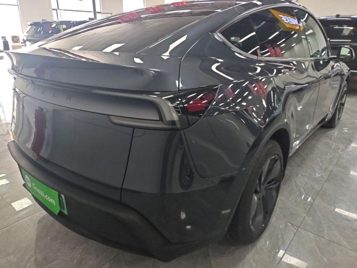Model Y 2025 RWD photo 7