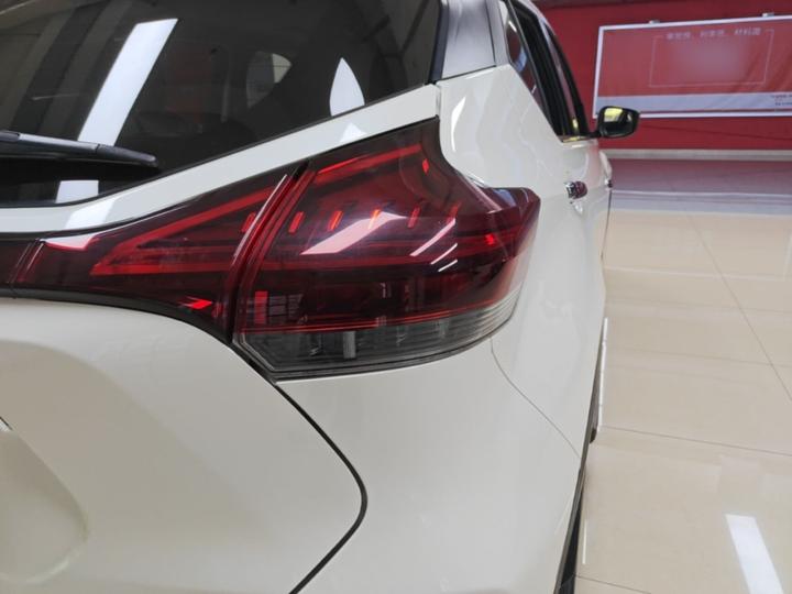 2022 1.5L CVT XV Luxury photo 7